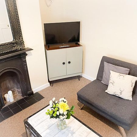 יורק Waverley Lodge - Quaint Victorian Home With Free Parking מראה חיצוני תמונה